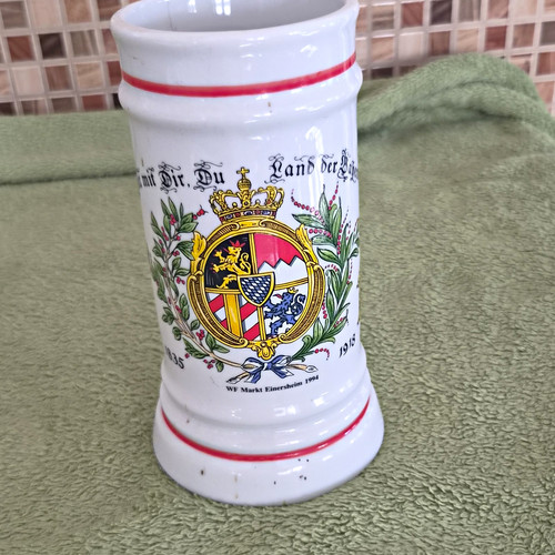 Weißer porzellan bierkrug mit - weißer,