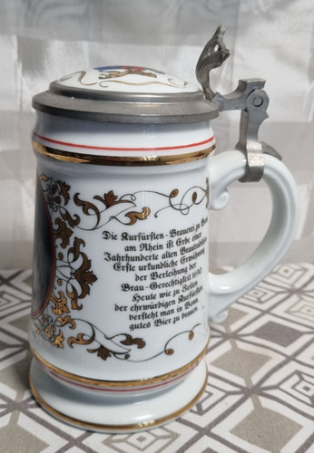 Schöner keramik bierkrug mit - schöner, keramik-bierkrug