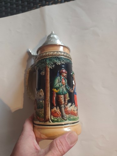 Bierkrug mit zinndeckel - mit, szene